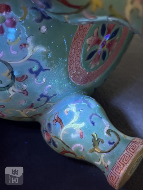 清嘉庆 松绿地洋彩莲托八宝纹朝天耳炉 - 图22